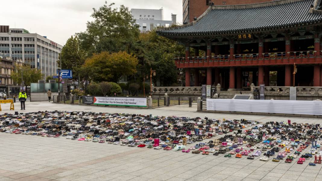Güney Kore'de Filistin'e destek eylemi: Yüzlerce ayakkabı yere bırakıldı 2